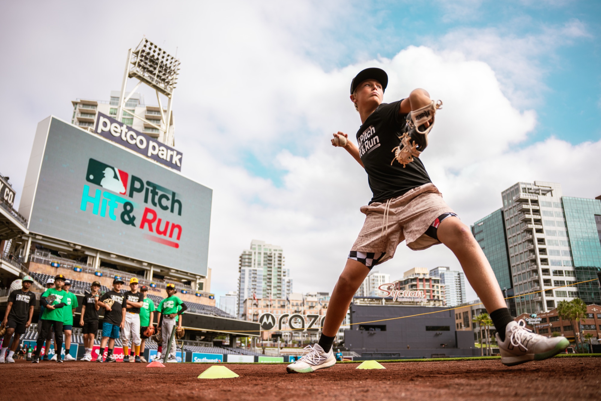 Pitch Hit & Run pitcher